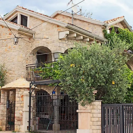Appartamento Basanija 7148a